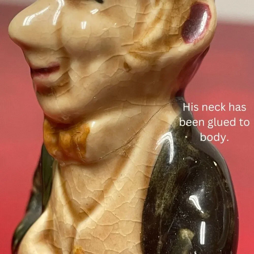 Vintage 1940s/1950s Man with Lamppost Salt & Pepper Shaker – Made in Japan